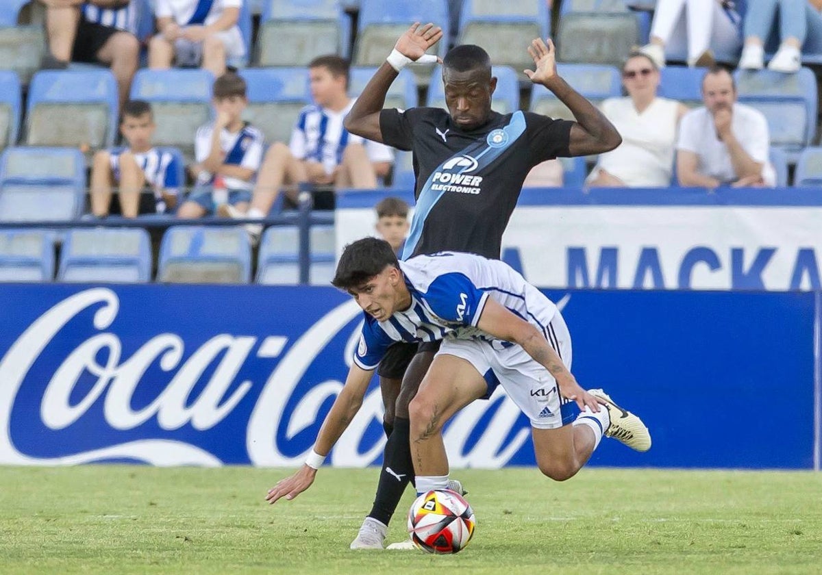 Paolo Romero durante el Recreativo-Ibiza de la Primera RFEF disputado en el Nuevo Colombino