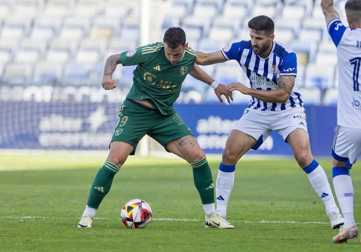 Raúl Navas durante el Recreativo-Linares disputado en el Nuevo Colombino