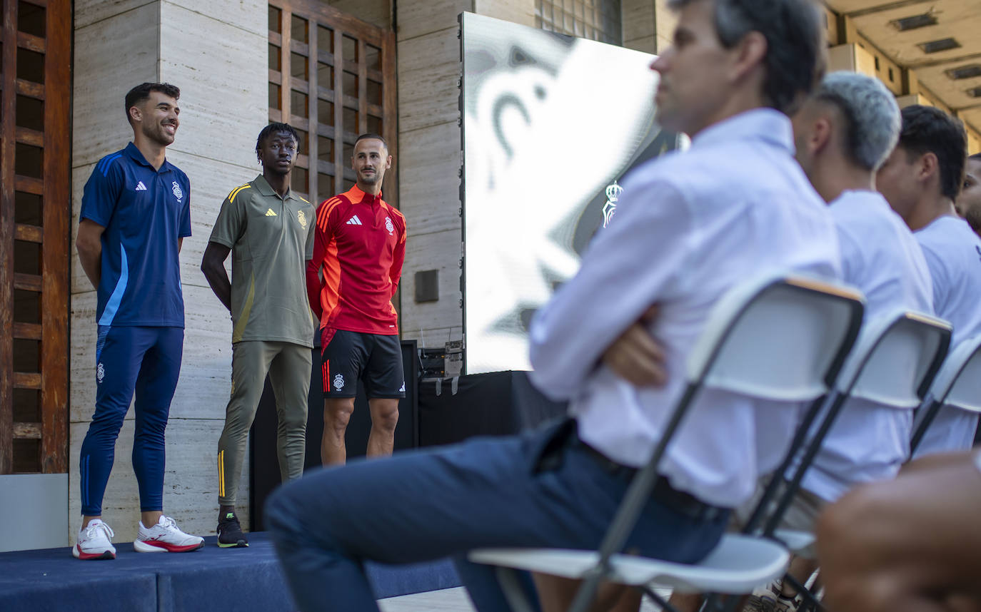 Presentación de las equipaciones: Así lucirá en los partidos y en los entrenamientos el Recreativo 2024/25