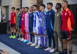 Presentación de las equipaciones: Así lucirá en los partidos y en los entrenamientos el Recreativo 2024/25