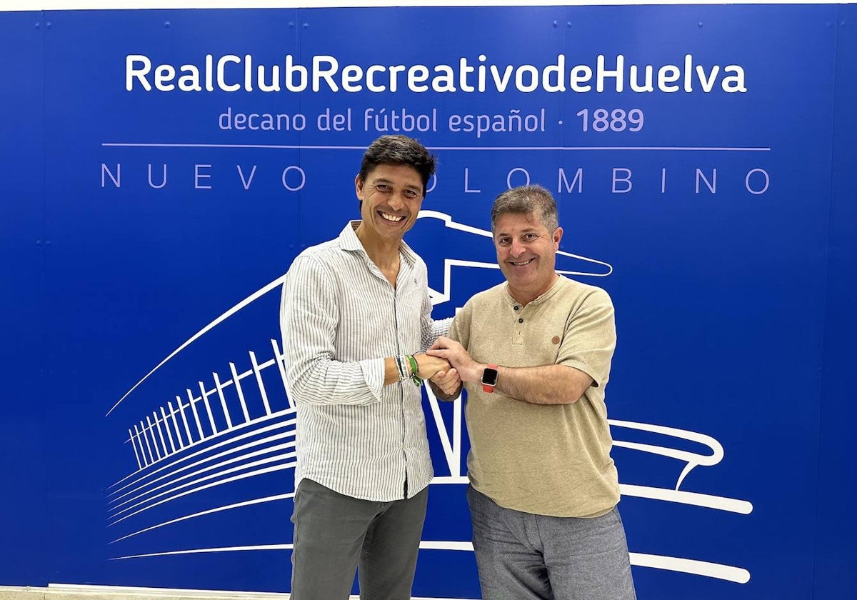 La firma del acuerdo de colaboración entre el Recreativo de Huelva y la plataforma Triunfemos