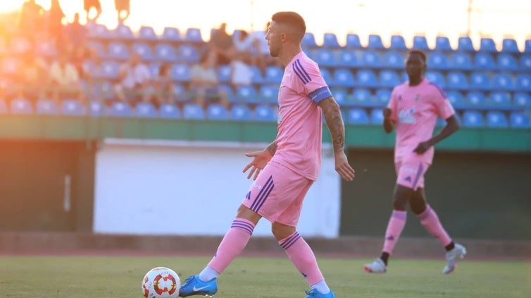 El Recreativo rompe su pleno de victorias en un intercambio de golpes con el Villanovense (2-2)