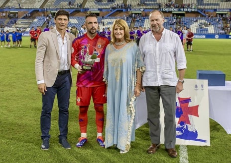 Imagen secundaria 1 - El Córdoba se regala en los penaltis su primer Trofeo Colombino