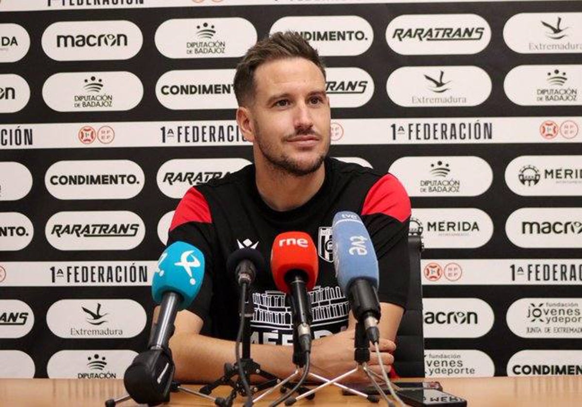 Sergi Guilló durante la rueda de prensa de esta mañana en el estadio Romano José Fouto