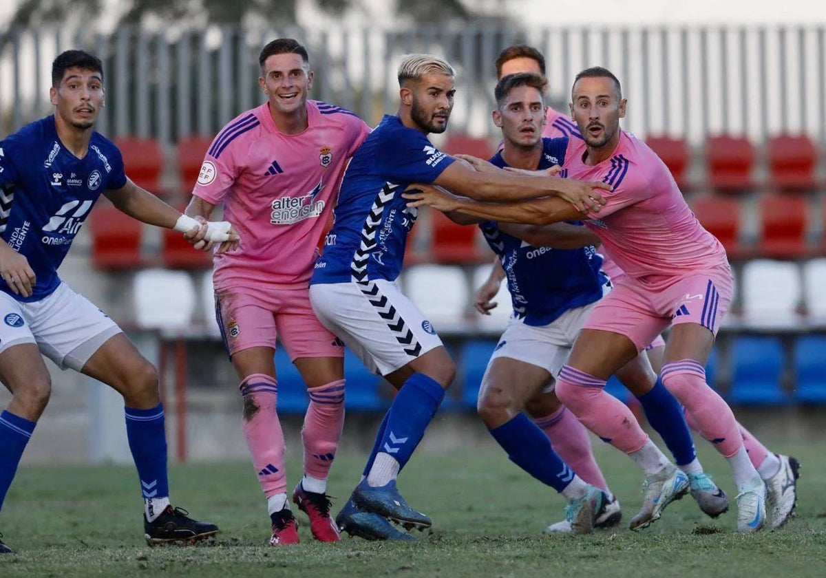 Alejandro Gálvez, a la derecha durante el amistoso que midió al Recreativo con el Xerez DFC