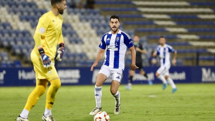 Alineaciones del Recreativo de Huelva - Sevilla Atlético de Primera RFEF 2024-2025: onces y banquillo de suplentes