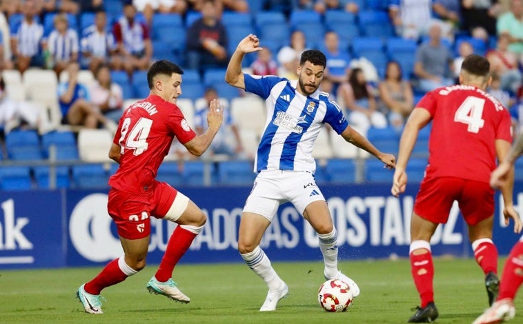 Imagen principal - El Decano tira otro encuentro por la borda (2-2)