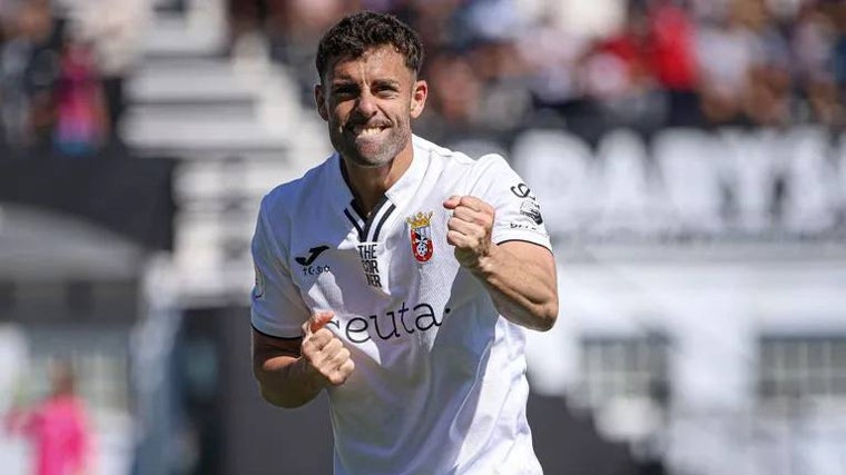 Rodri Ríos celebrando un tanto la pasada temporada con la camiseta caballa