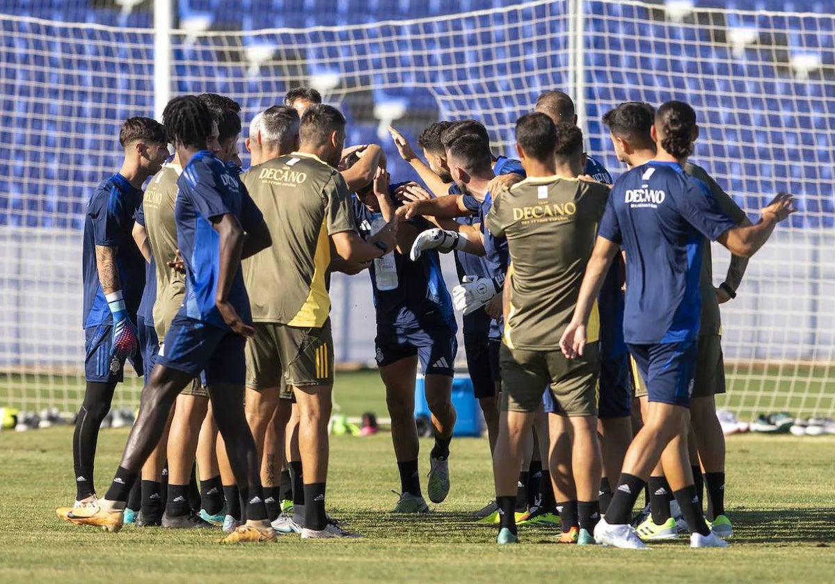 El Recre intenta que reine el buen ambiente en los entrenamientos para que su plantilla reaccione ya en la liga