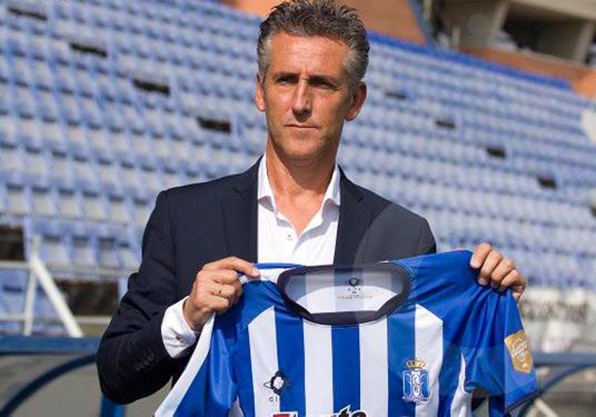 Alejandro Ceballos hace ya casi una década en su etapa como técnico del Decano