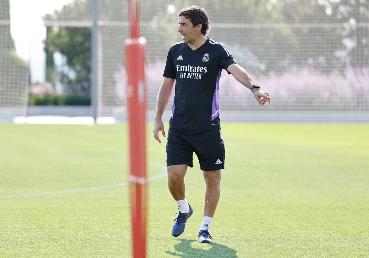 Raúl González, en un entrenamiento del filial blanco