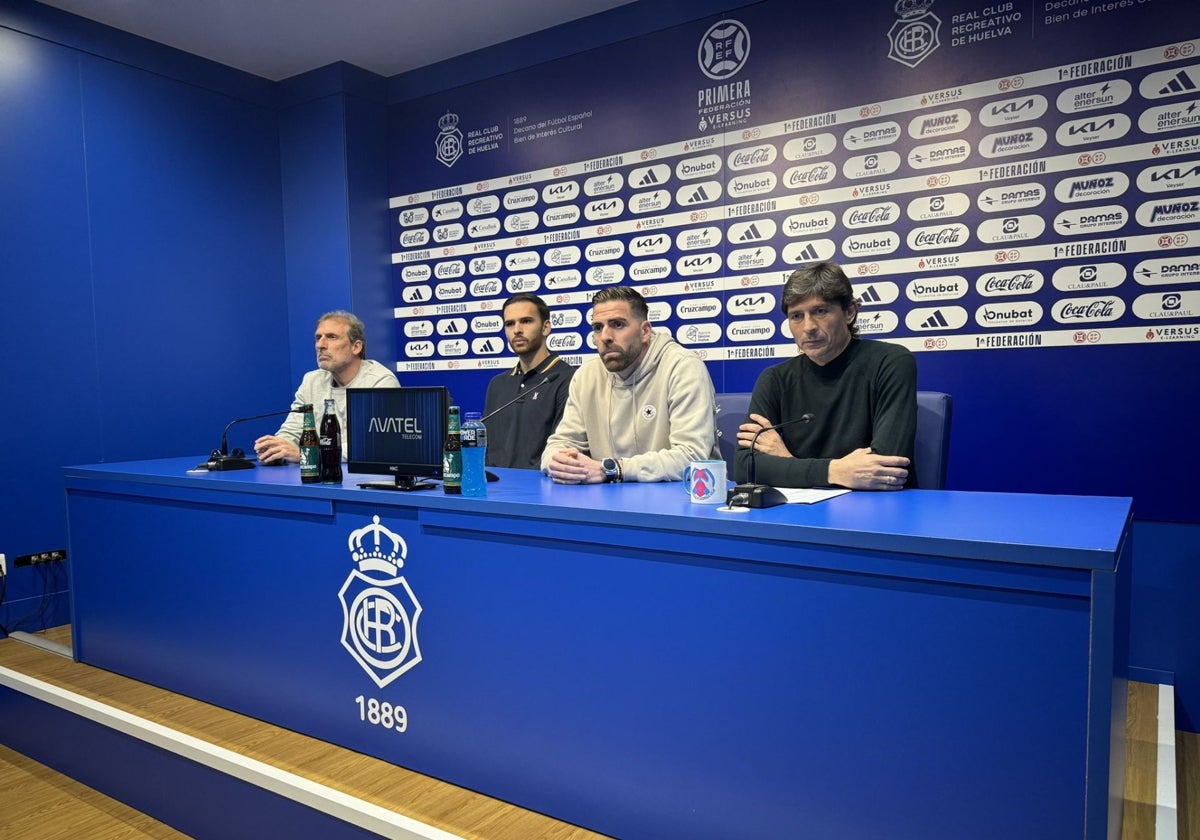 Rafa Gálvez, segundo por la derecha, en su presentación