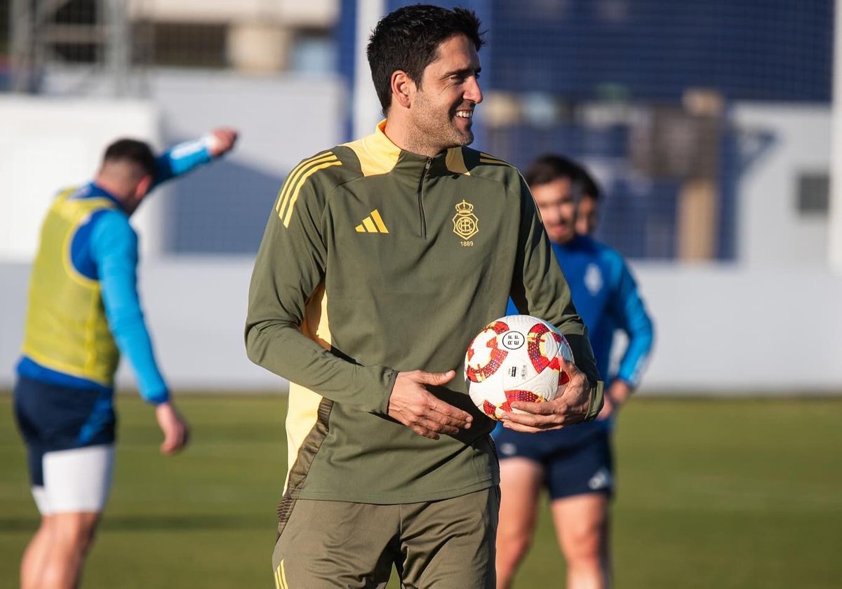 Iñigo Vélez, en un entrenamiento del Recreativo