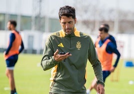 Íñigo Vélez: «Llevo tiempo escuchando que con dos victorias seguidas salimos de ahí abajo»