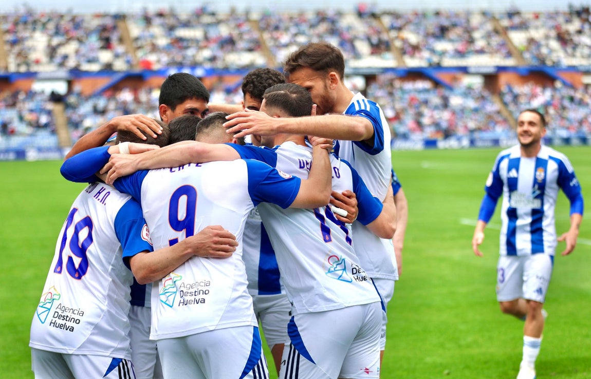 Recreativo - Castilla, en imágenes: La afición acabó muy cabreada
