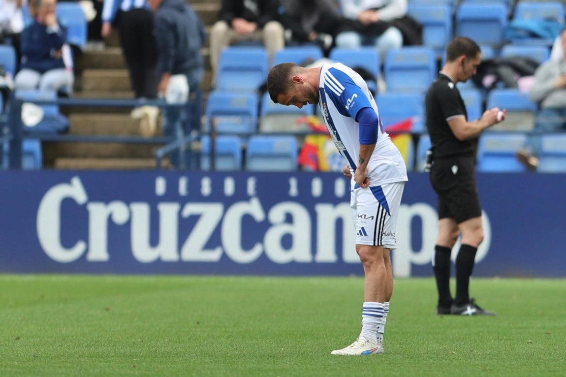 Recreativo - Castilla, en imágenes: La afición acabó muy cabreada