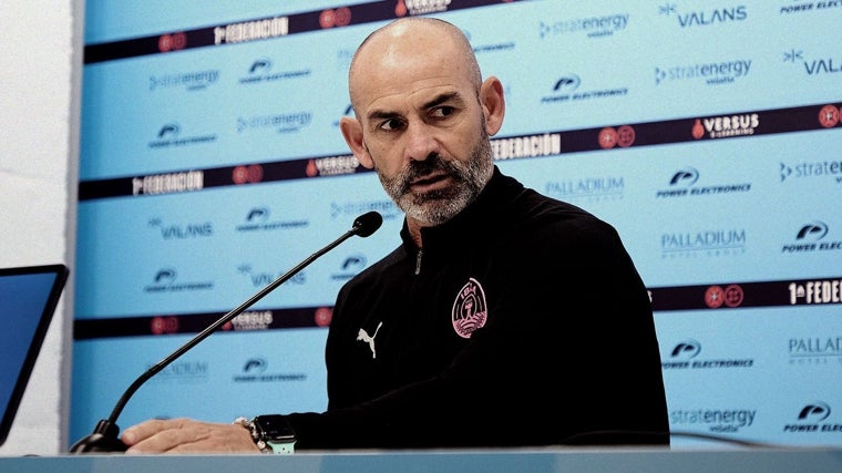 Paco Jémez, entrenador del Ibiza, en una rueda de prensa