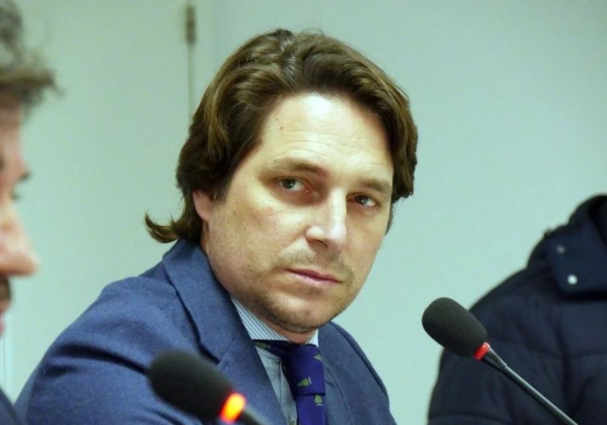 Adrián Fernández-Romero, el presidente del Recreativo, se ha reunido esta tarde con las peñas del club