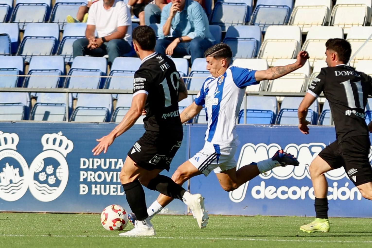 El descenso del Recreativo de Huelva tras perder con el Mérida, en imágenes