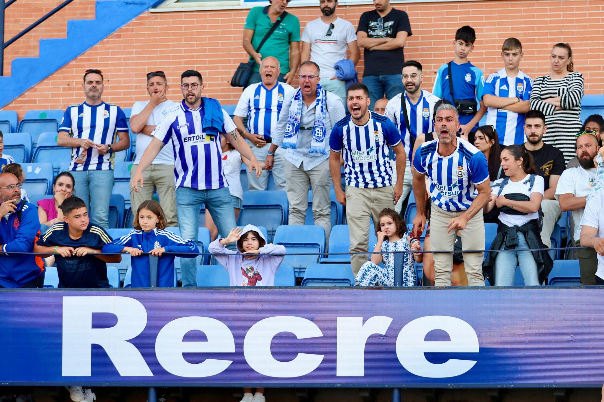 El descenso del Recreativo de Huelva tras perder con el Mérida, en imágenes