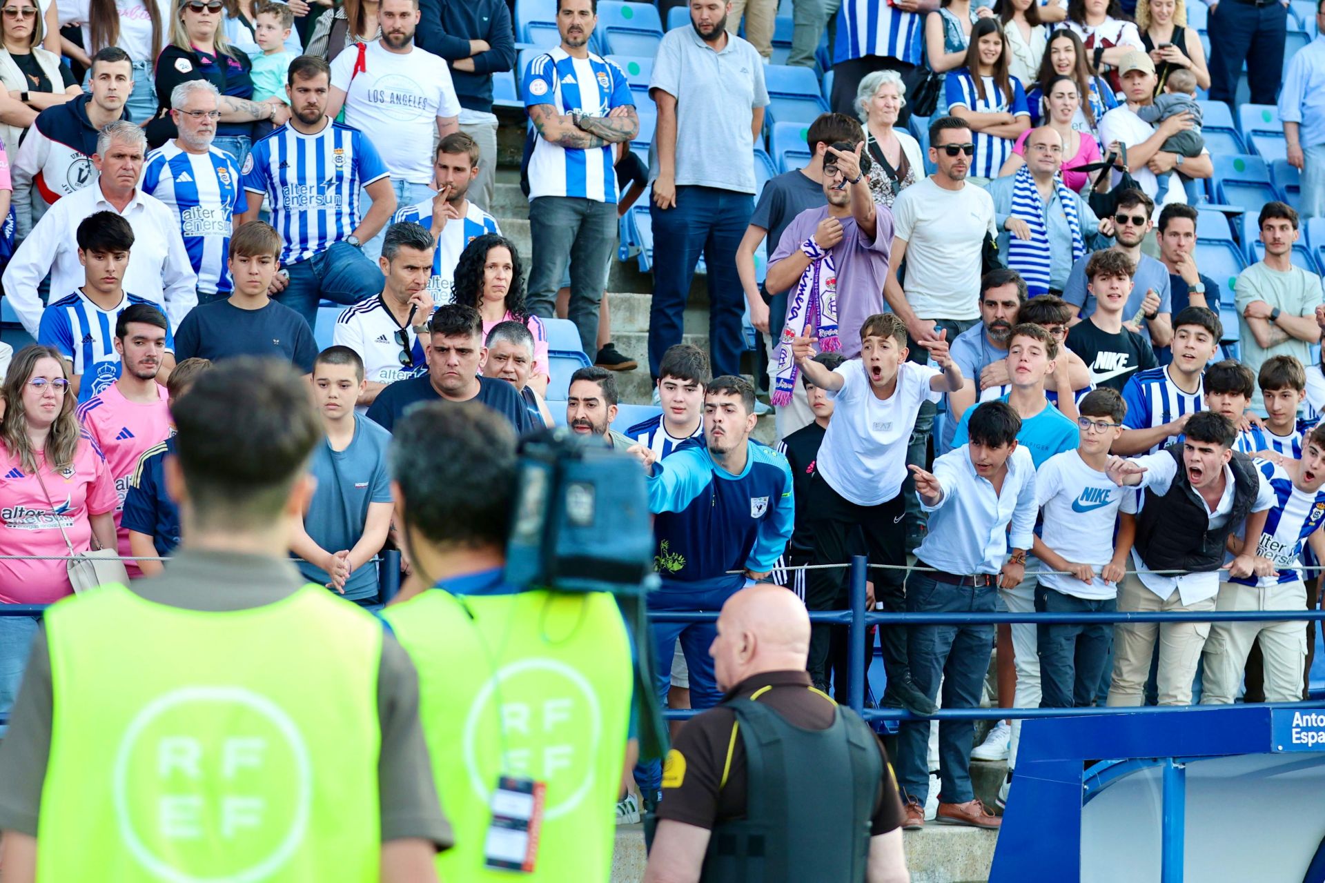 El descenso del Recreativo de Huelva tras perder con el Mérida, en imágenes