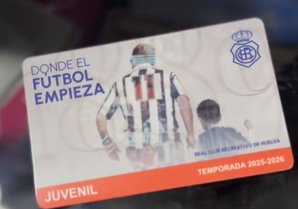 Uno de los carnet del Recreativo retirado en el Museo del Decano