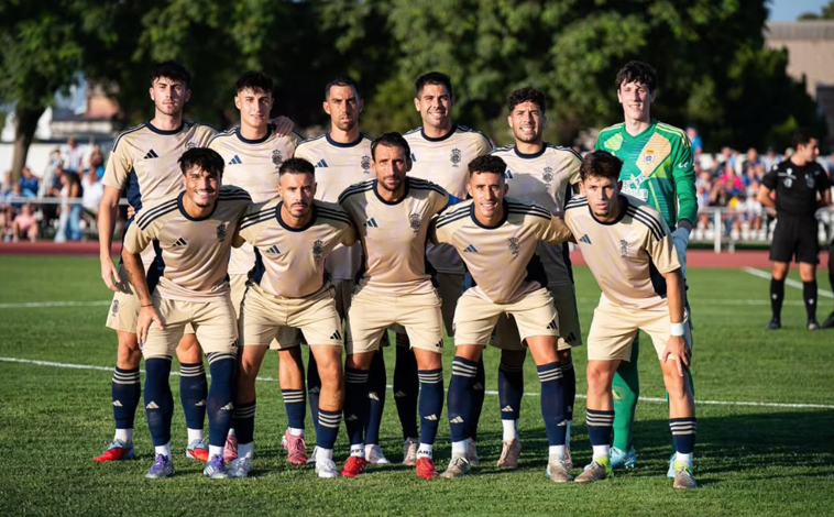Imagen principal - El Recreativo de Huelva cae en los penaltis en su duelo con el Sevilla Atlético en Punta Umbría