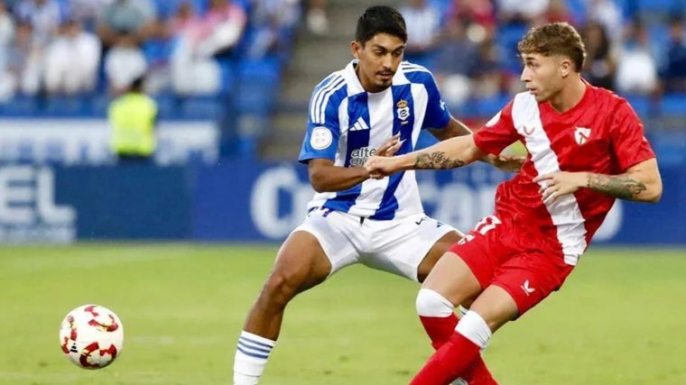 César Moreno en el choque que el Decano disputó ante el Sevilla Atlético la pasada temporada