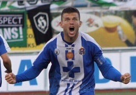 Andrés Carrasco celebrando uno de sus 19 goles de la pasada temporada con el Lorca Deportiva