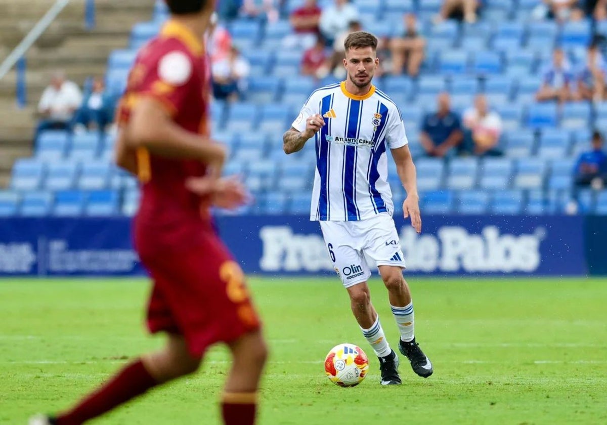 José Carlos durante el empate cosechado por el Recreativo ante el Linares en el Nuevo Colombino