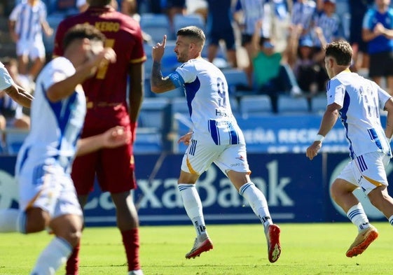 Caye Quintana celebra su gol ante el Lorca