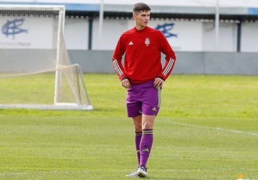 El portero 'capillita' del Recreativo: «Para mí Dios es fundamental y lo afronto todo tan tranquilo porque tengo su respaldo»