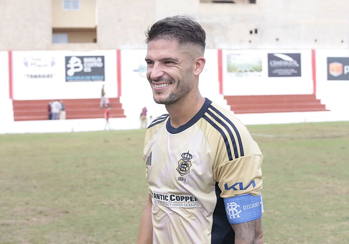 Caye Quintana sonriente tras la victoria lograda por el Recreativo ante La Unión Atlético