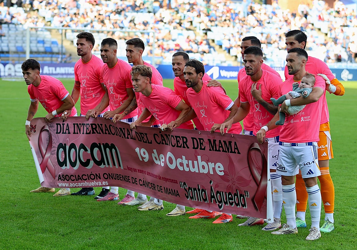 Los jugadores del Decano, apoyando la lucha contra el cáncer de mama