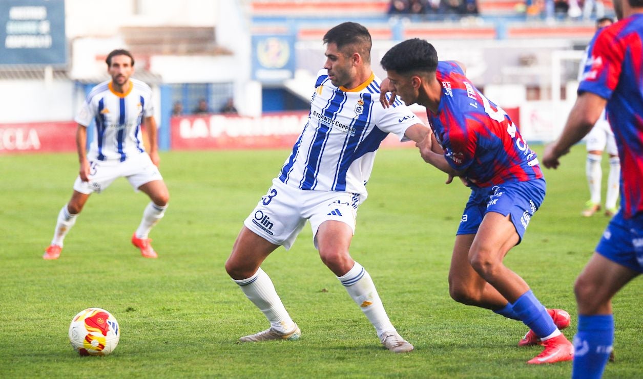 Las imágenes de la derrota del Recreativo ante el Yeclano en La Constitución