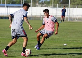 Dos jugadores albiazules en un entrenamiento