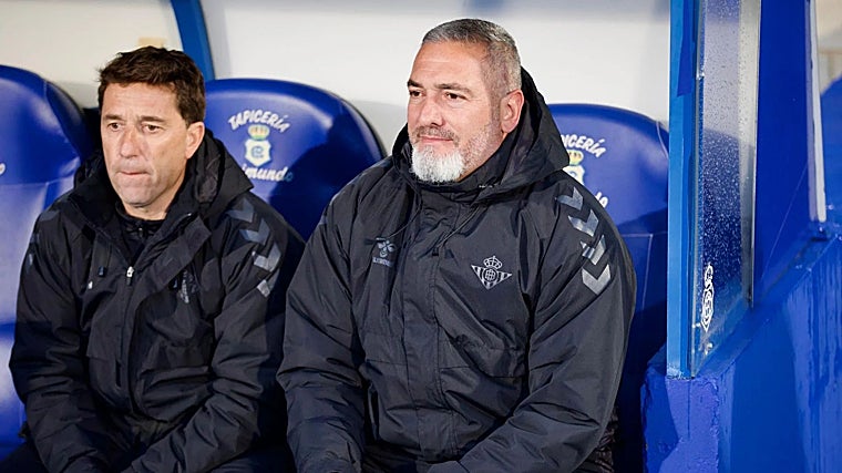 Arzu la pasada campaña en el banquillo del Nuevo Colombino durante el triunfo del Betis Deportivo por 0-2