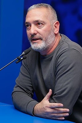 Arzu, técnico del Recreativo, en sala de prensa