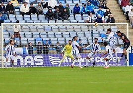 jero Lario, bajo palos en un ataque del Águilas
