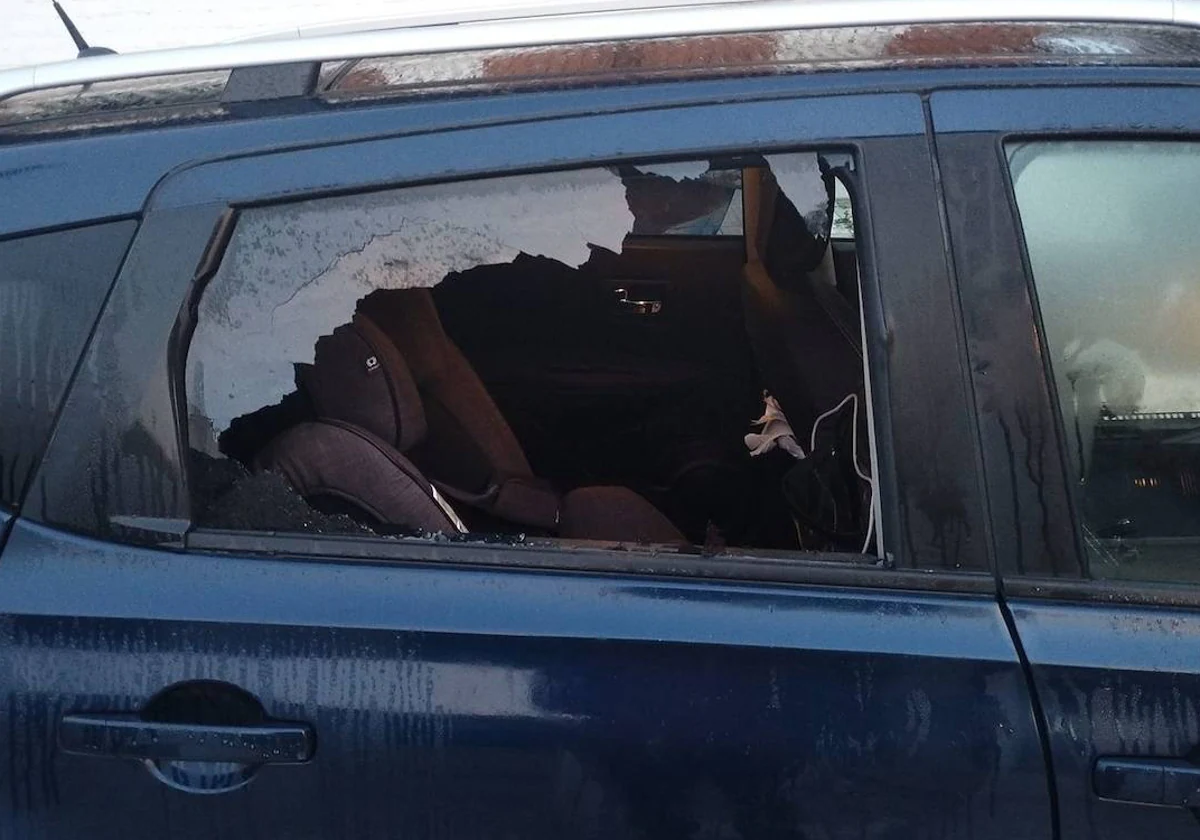 El destrozo en el vehículo del concejal socialista Jesús Fernández Ferrera