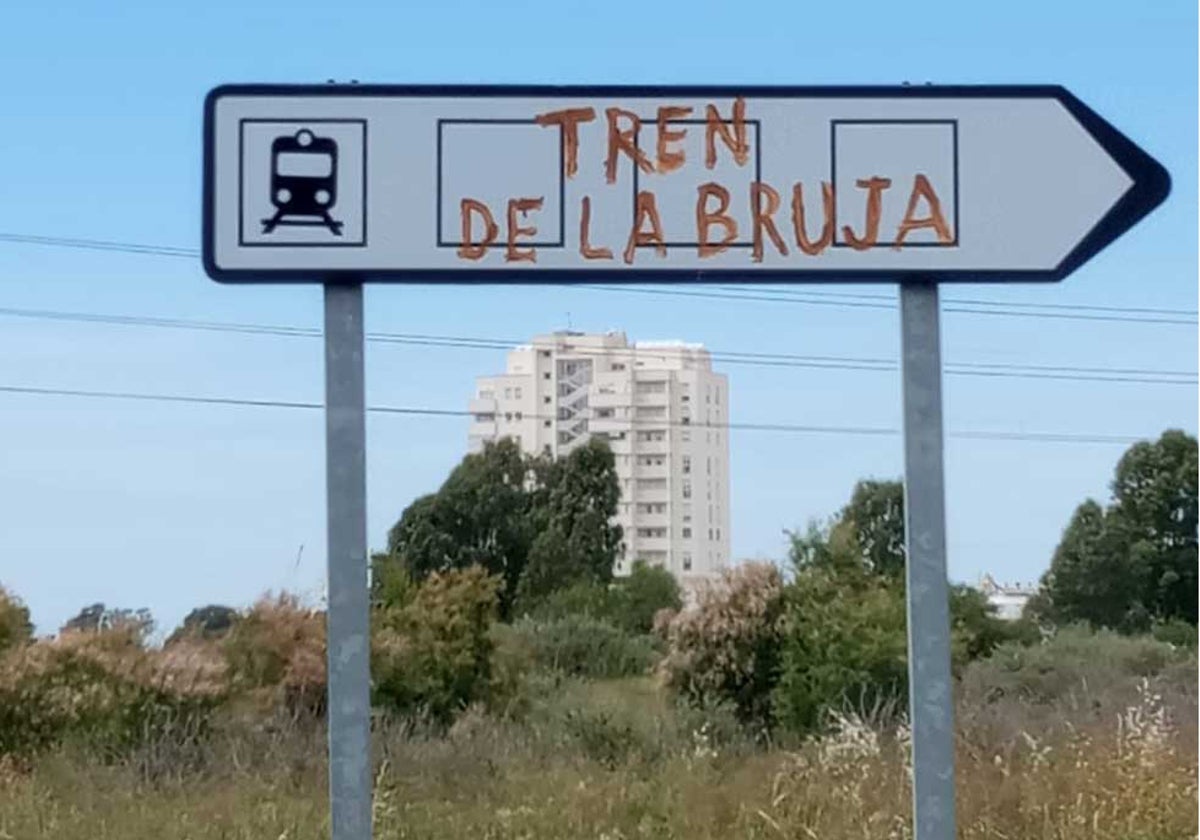 Letrero en las proximidades de la estación de tren de la capital