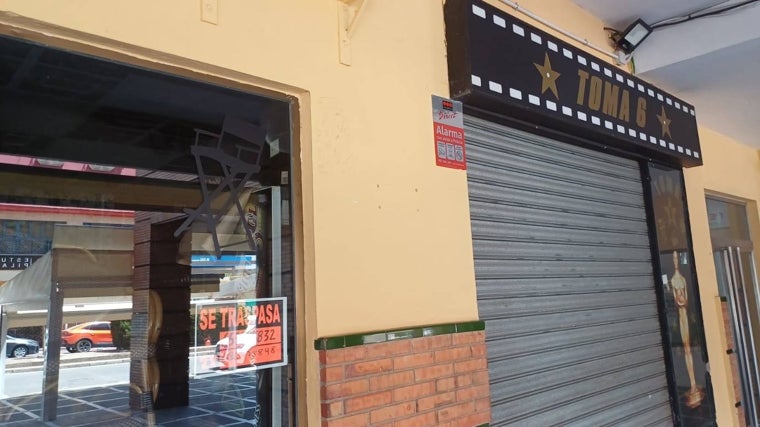 El bar Toma 6 está situado en la avenida Pablo Rada de Huelva