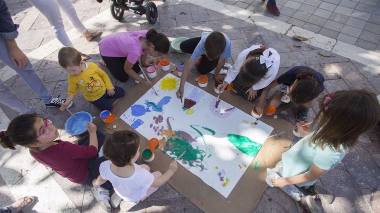 Imagen de una actividad en Huelva con menores organizada por el Ayuntamiento