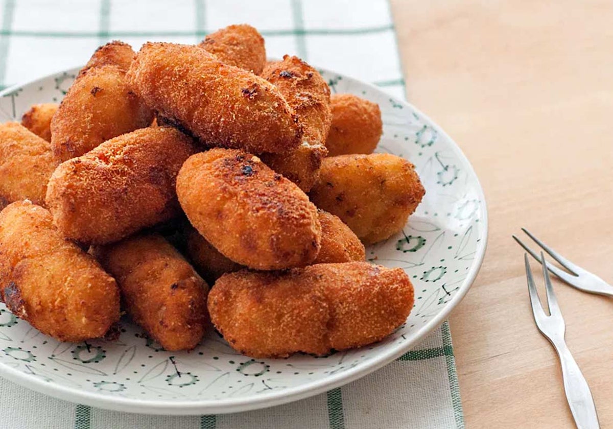 Un irresistible plato de croquetas