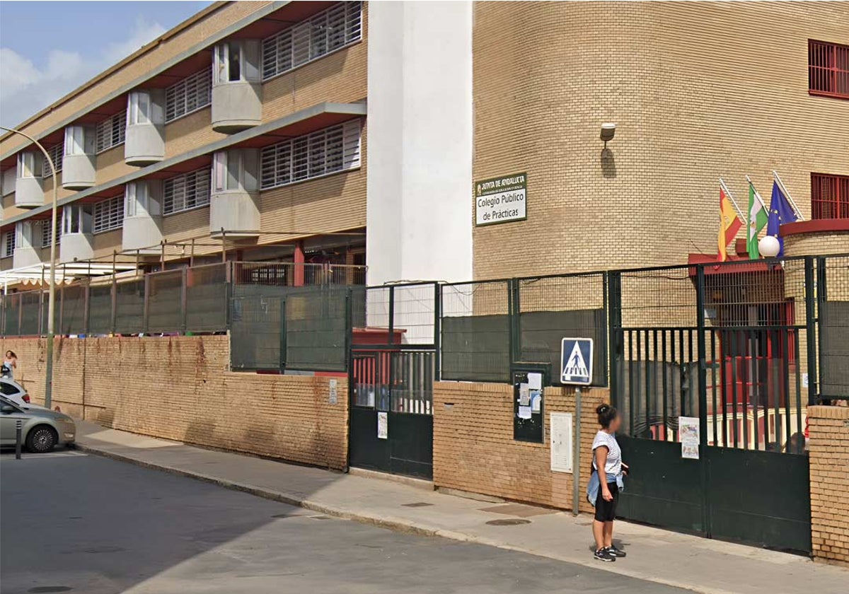 Entrada al CEIP Prácticas de Huelva