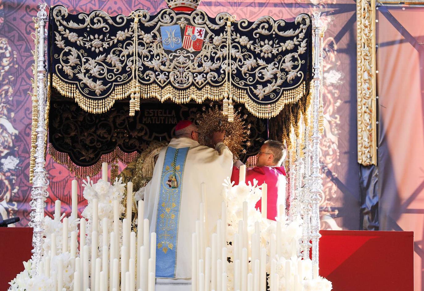 La coronación de la Virgen de la Amargura de Huelva, en imágenes