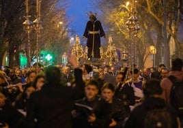 Huelva rezó el Vía Crucis junto al Cristo de la Victoria