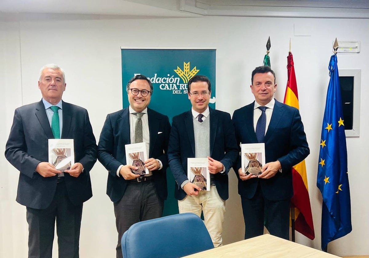 La presentación del libro sobre la Semana Santa de Huelva de la Fundación Caja Rural del Sur