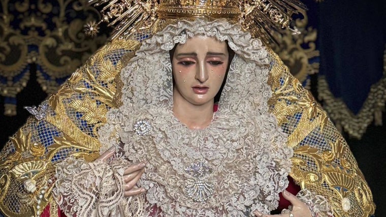 Detalle de la Virgen de los Dolores para este viernes