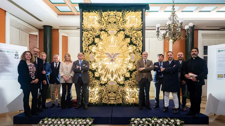 Foto de familia en la presentación del palio